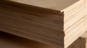 Tablero contrachapado de madera de chopo; uno de los más demandados