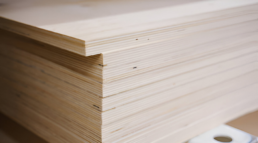 pandeo y la deformación del tablero contrachapado