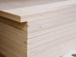 pandeo y la deformación del tablero contrachapado