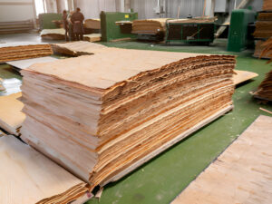 El papel del contrachapado en entornos industriales